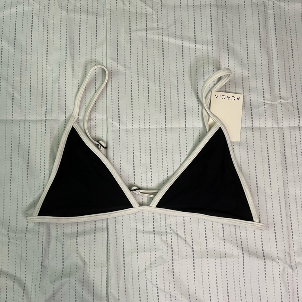 BNWT ACACIA TOP